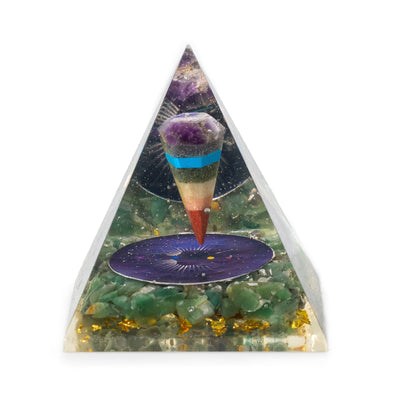 Medelstor orgonitpyramid med pendel och gröna aventurinkrämor 7x6 cm
