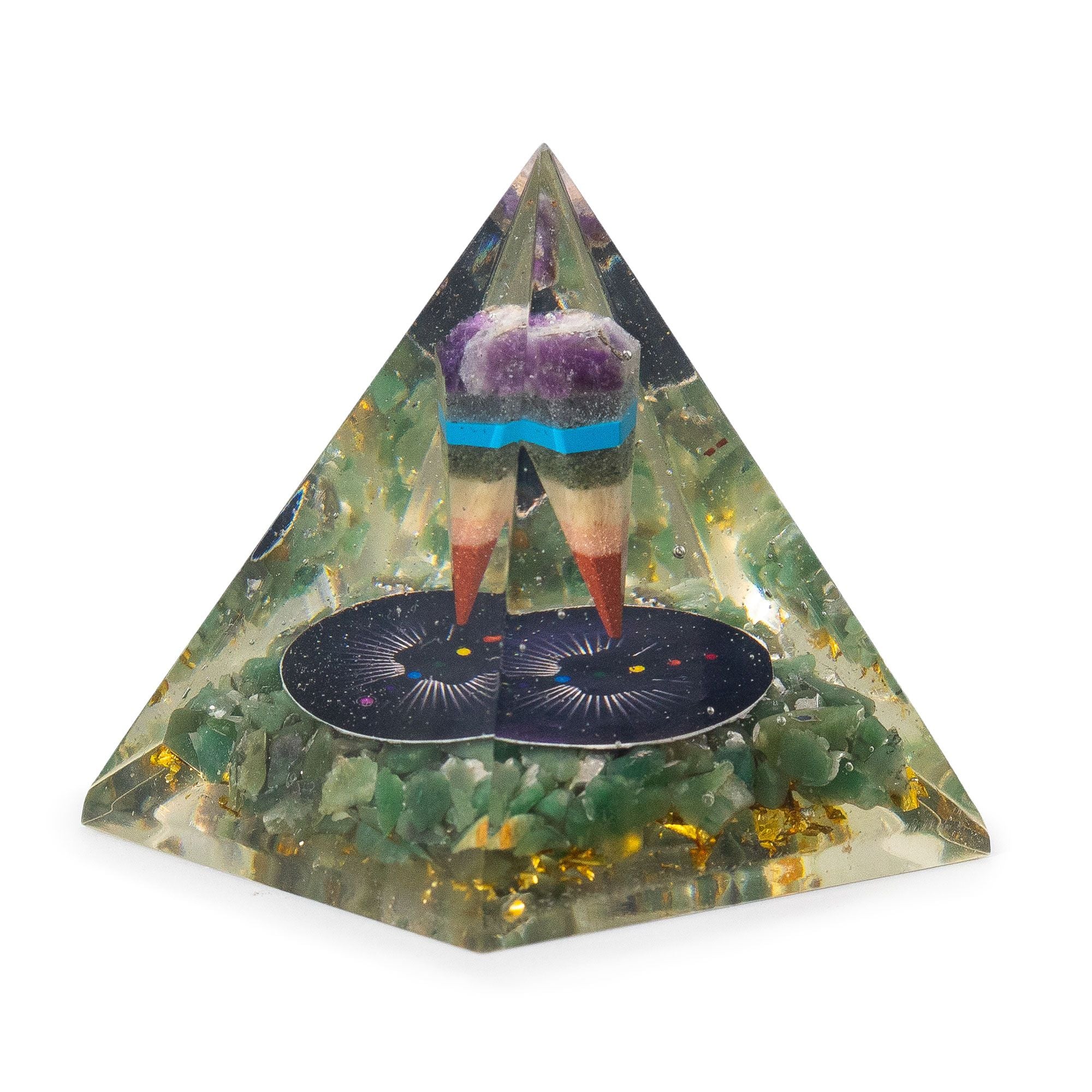 Medelstor orgonitpyramid med pendel och gröna aventurinkrämor 7x6 cm