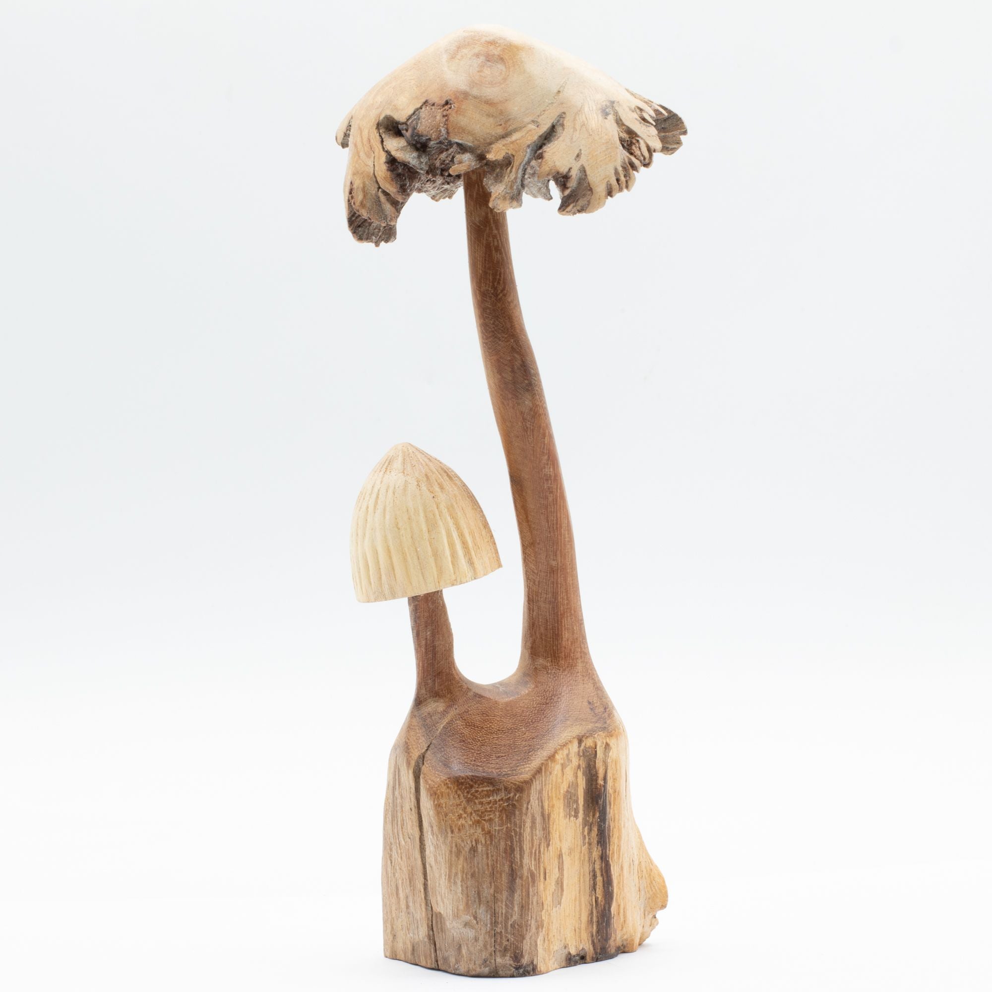 Handgjord skulptur i parasitträ