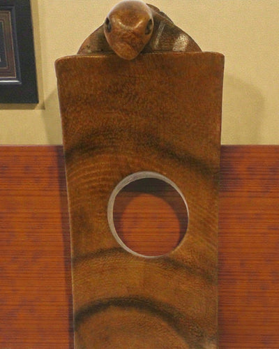 Tortu Balance – handskuren balanserande vinhållare i sköldpaddsform