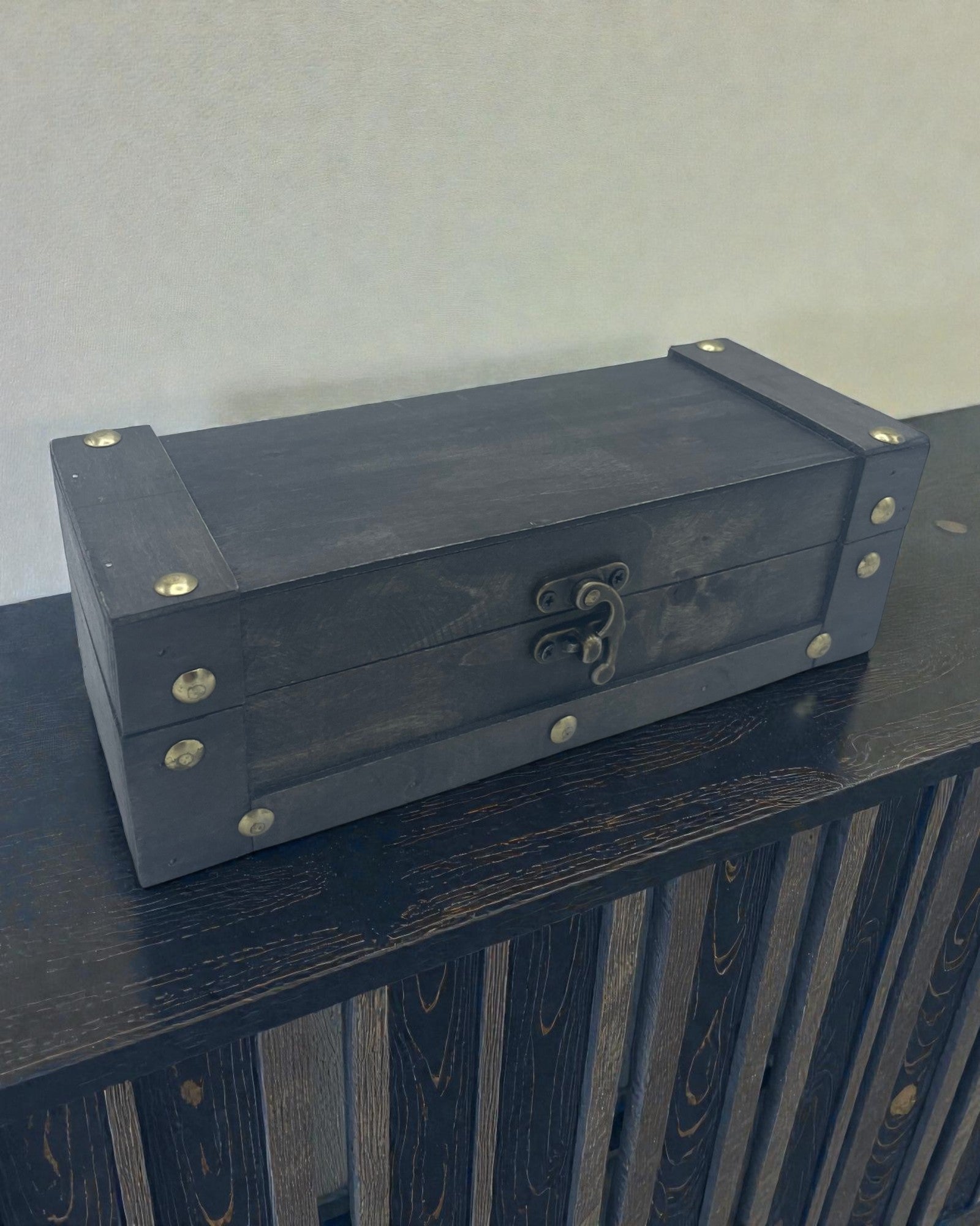 Slankt teskrin – lång grå låda