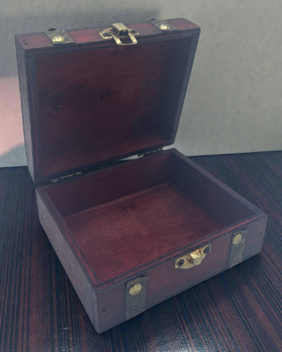 Rubinrött teskrin – kvadratisk brun låda