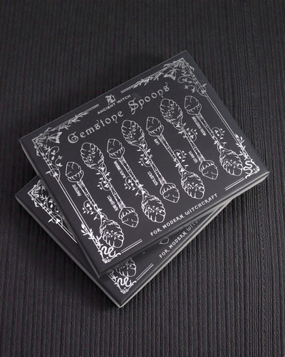 Arcana Noctis – Uppsättning med 7 mörkgrå häxskedar med naturstenar