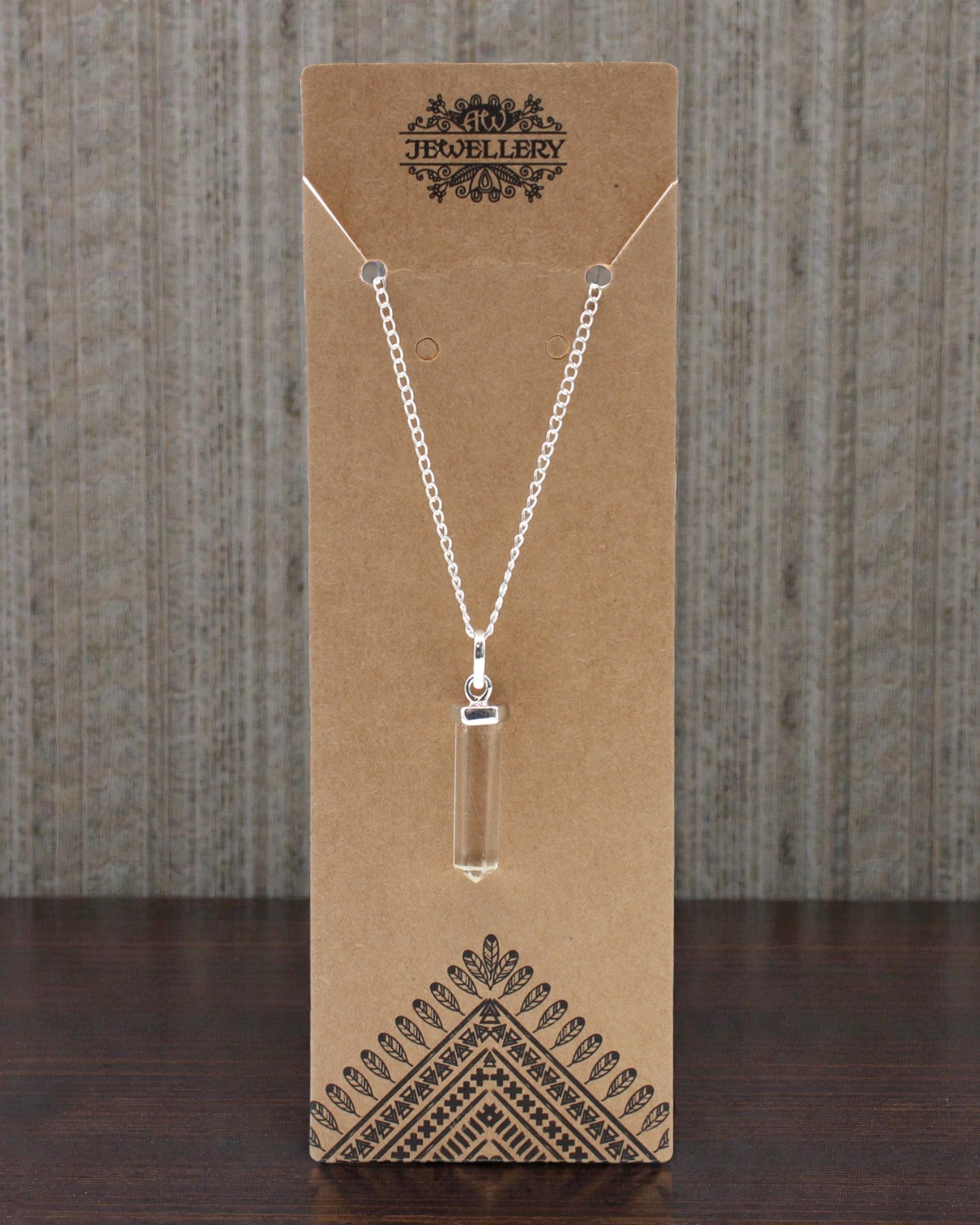 Kristallspets – klassiskt spetsformat hängsmycke av bergkristall