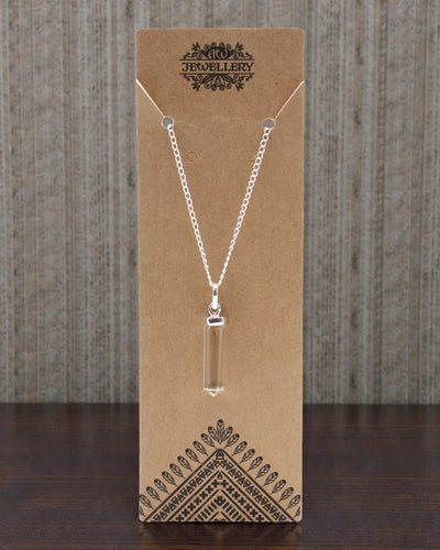 Kristallspets – klassiskt spetsformat hängsmycke av bergkristall