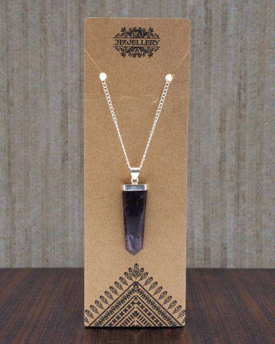 Violet Ray – Platt hängsmycke av ametist med kristallslipning