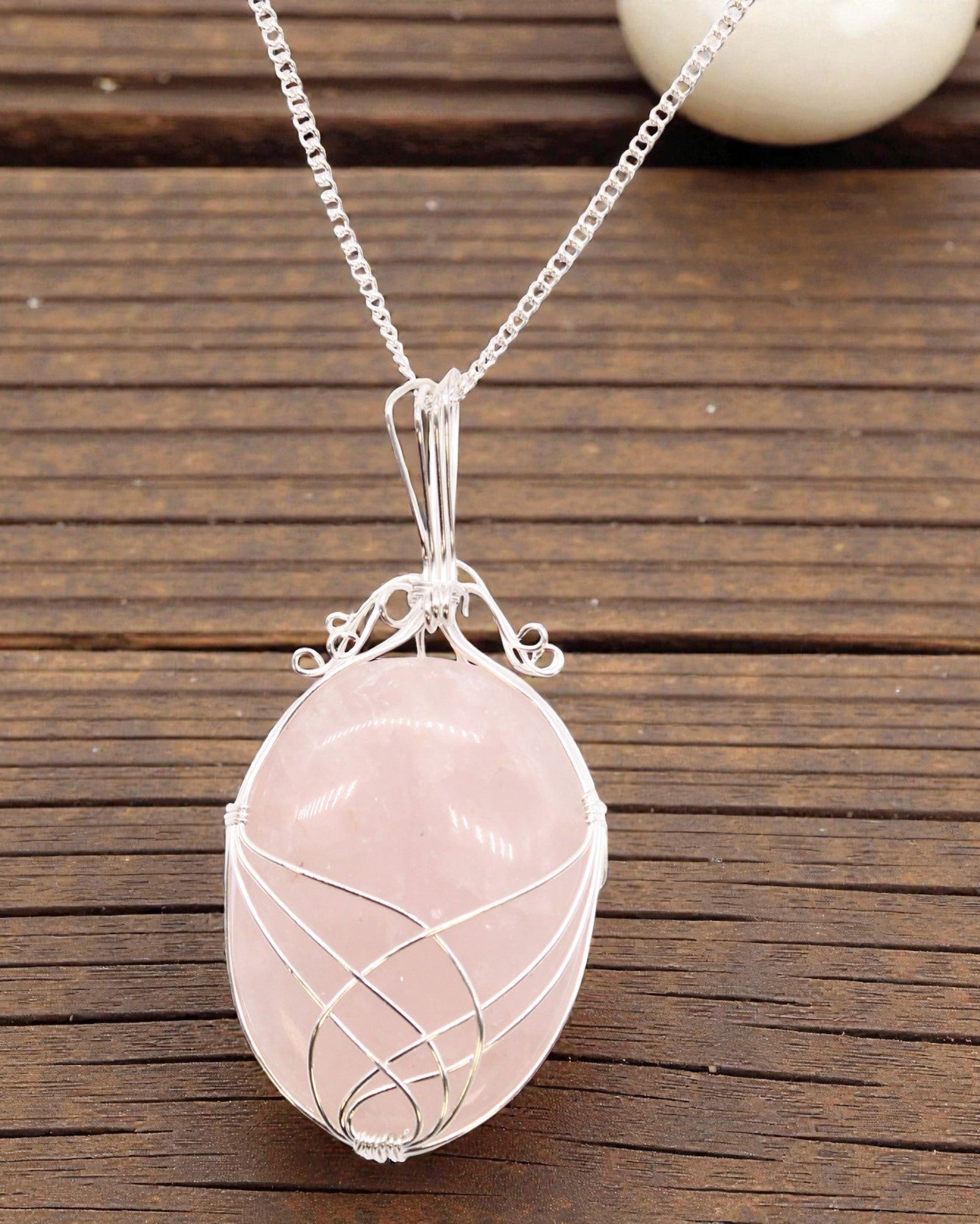 Virvellindat ädelstenshalsband – rosenkvarts