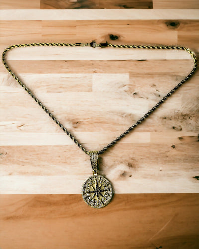 Halsband med Kompasshänge i Glamourstil med Cubic Zirconia för Kvinnor och Män - 2 alternativ att välja mellan, personalisering med gravyr som present