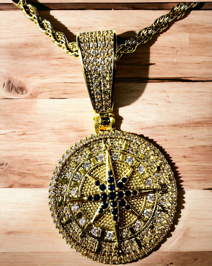 Halsband med Kompasshänge i Glamourstil med Cubic Zirconia för Kvinnor och Män - 2 alternativ att välja mellan, personalisering med gravyr som present