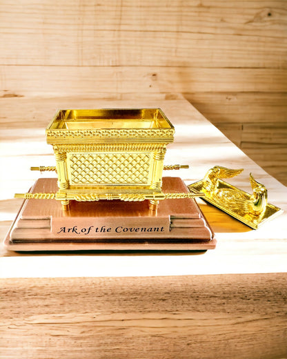 Majestätisk Miniatyr av Förbundsarken i Guldinramning 11,2 x 5,8 x 7,3 cm - Exklusiv ark, Dekoration i Guldutgåva