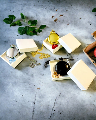 Klassisk Fickur med Dubbel Lock, Manuell, Guld Färg, med Gravyr