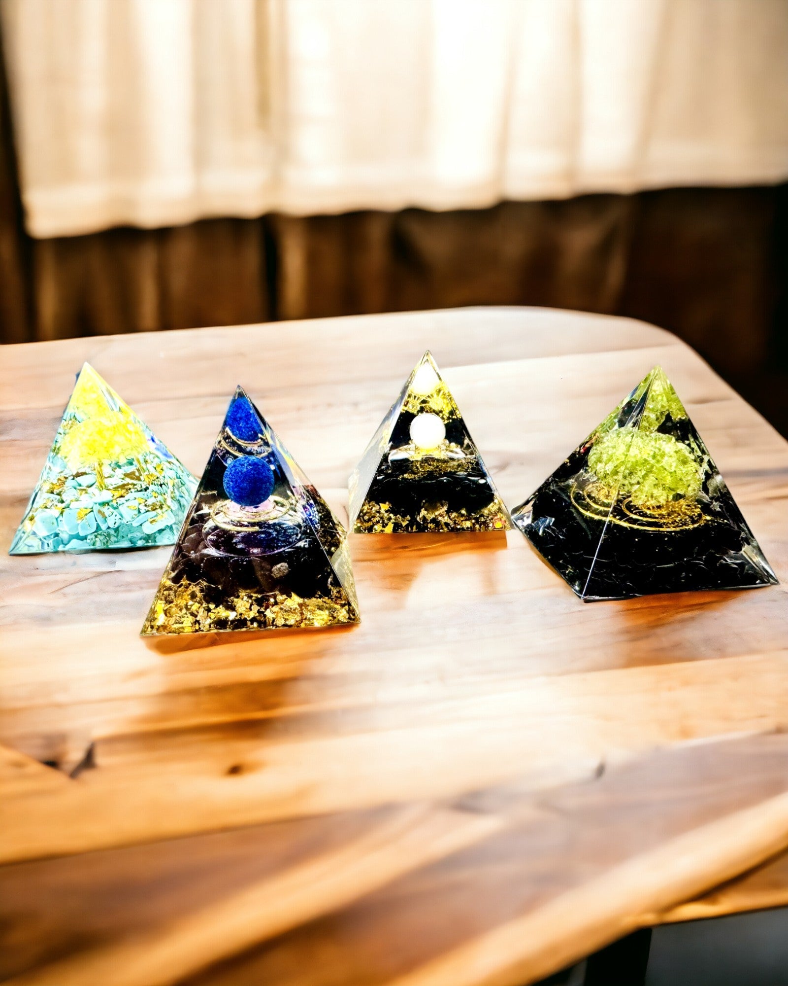 Orgonitpyramid med Obsidian – Chakra Energi Generator, Reiki Meditationsverktyg med Naturlig Sten