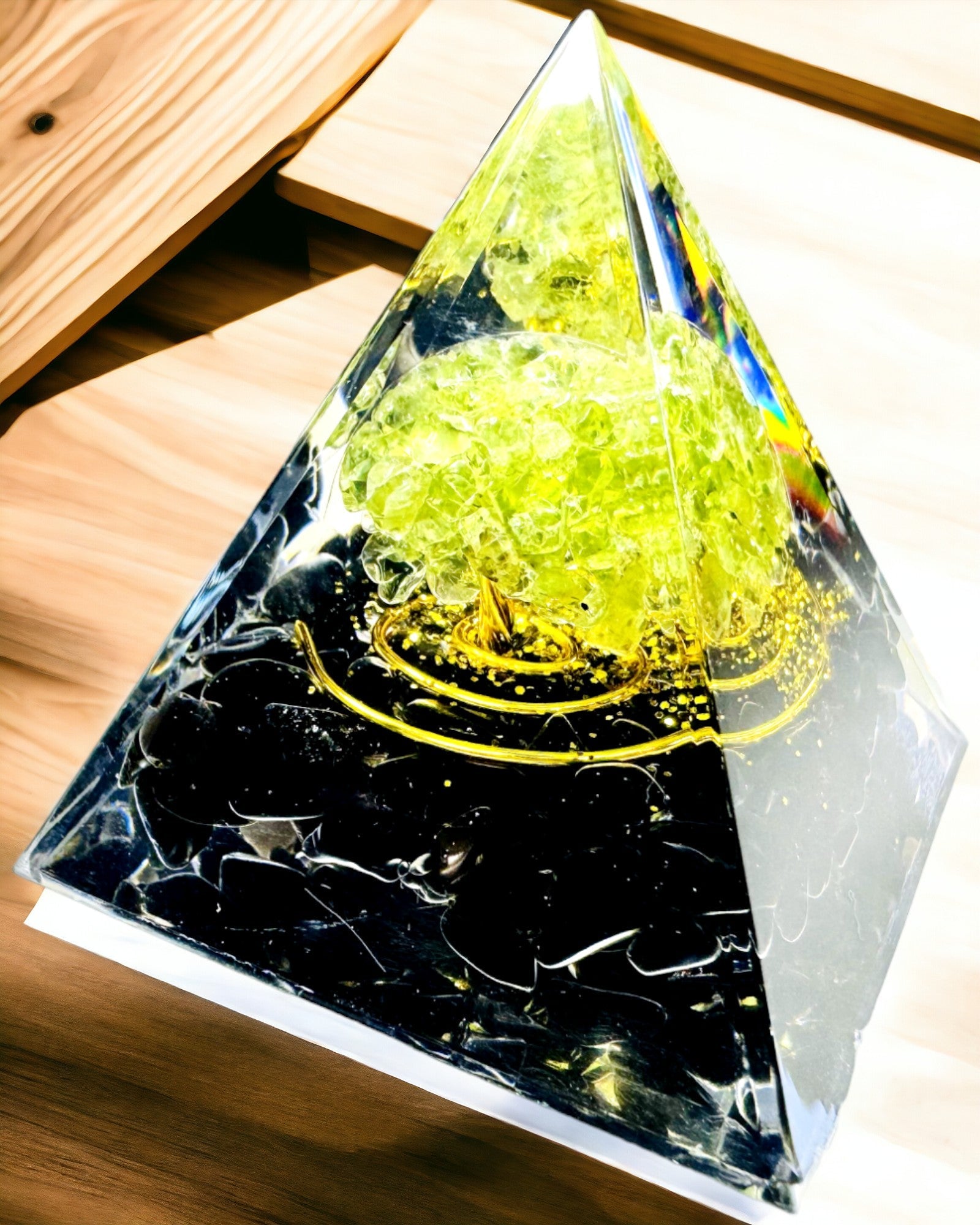 Orgonitpyramid Reiki med Naturliga Kristaller - Dekorativ Symbol för Chakraenergi Balans