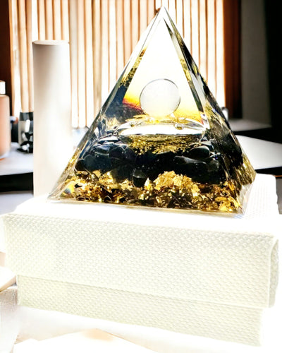 Orgonitpyramid med Obsidian – Chakra Energi Generator, Reiki Meditationsverktyg med Naturlig Sten