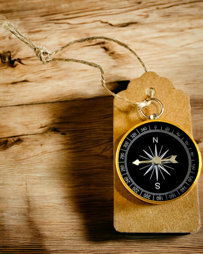Kompakt Navigationskompass med Metallfinish – En Nödvändighet för Varje Resenär, med Gravyr