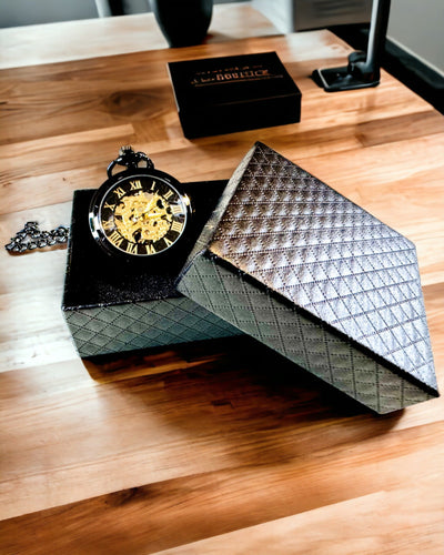 Mekanisk Fickur i Retro Stil, Vattentät, Halvautomatisk - färg Svart - Perfekt som Present, gravyr