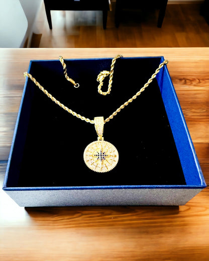 Halsband med Kompasshänge i Glamourstil med Cubic Zirconia för Kvinnor och Män - 2 alternativ att välja mellan, personalisering med gravyr som present