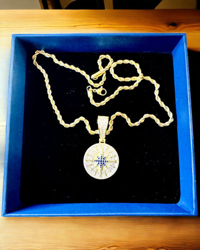 Halsband med Kompasshänge i Glamourstil med Cubic Zirconia för Kvinnor och Män - 2 alternativ att välja mellan, personalisering med gravyr som present