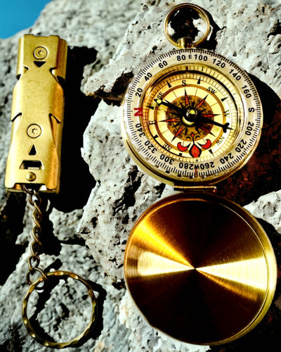 Elegant Set med Kompass och Signalförsedd Visselpipa