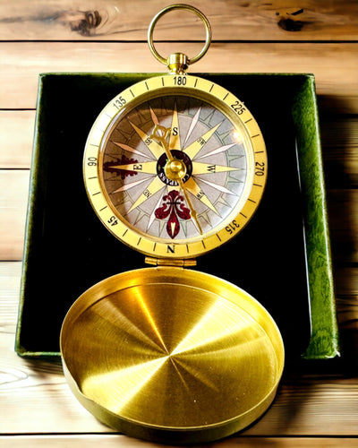 Retro-stil Navigationskompass – Bärbart och Precist Instrument för Riktning för Resenärer och Upptäcktsresande. Gravyr, personalisering.