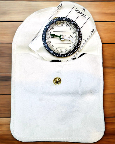 Turistkompass "Przewodnik Awanturnika" - Transparent, Mini Akryl med Hängande Lina och Kartskala, med gravyr