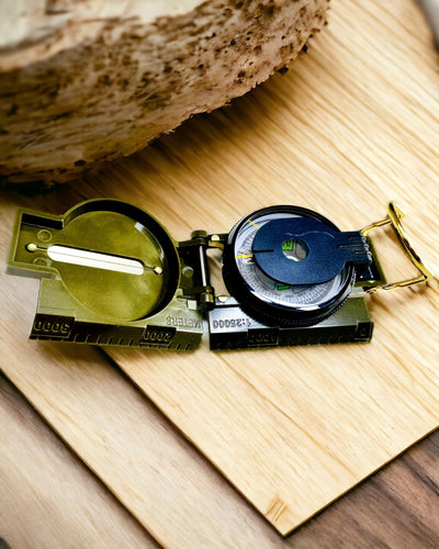 Vattentät Kompass Navigationssystem med Hög Precision i Armégrön Färg – Pålitlig i Orientering, möjlighet till gravyr