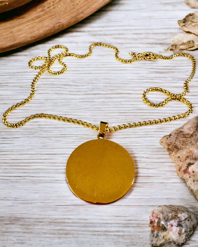 Hänge "Urban Elegance" – Rund Medaljong i Rostfritt Stål i Två Färger med Möjlighet till Personalisering