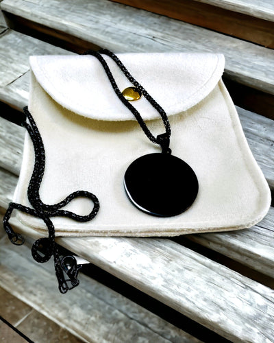 Hänge "Urban Elegance" – Rund Medaljong i Rostfritt Stål i Två Färger med Möjlighet till Personalisering