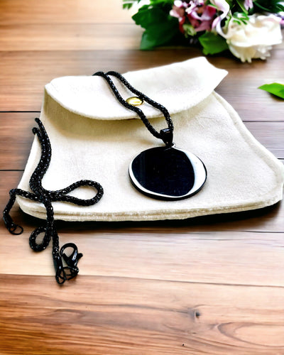 Hänge "Urban Elegance" – Rund Medaljong i Rostfritt Stål i Två Färger med Möjlighet till Personalisering