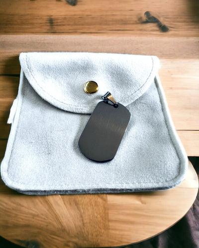 Militärhänge med Gravyr - Retro Stil i Olika Färger