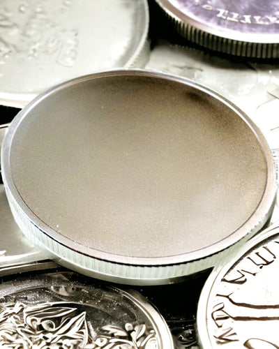 Tom Plånbok Utmaning med Möjlighet till Personlig Gravyr – Samlarobjekt, 40mm, fyra modeller