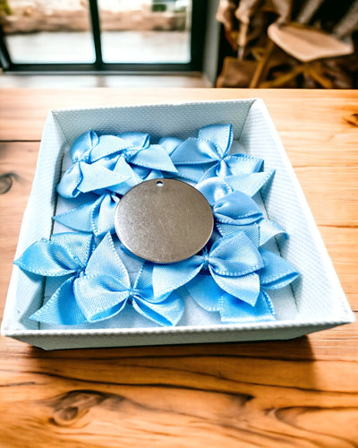 Rund Hängsmycke i Rostfritt Stål som present med möjlighet till Personalisering, gravering