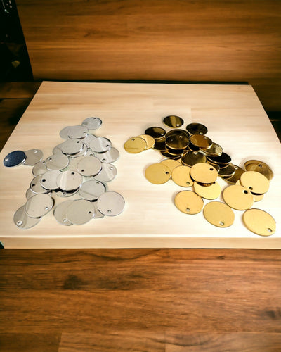 Rund Hängsmycke i Rostfritt Stål som present med möjlighet till Personalisering, gravering