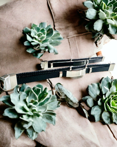 Herrarmband i PU-läder och rostfritt stål med möjlighet till gravyr – Finns i två färgvarianter