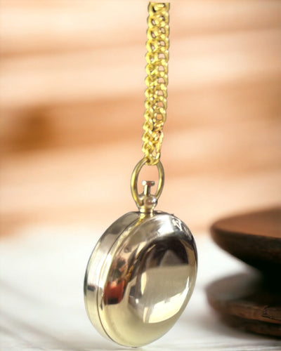 Kompass i gyllene färg Äventyr – Elegant Upptäcktsnavigator