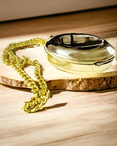 Kompass i gyllene färg Äventyr – Elegant Upptäcktsnavigator