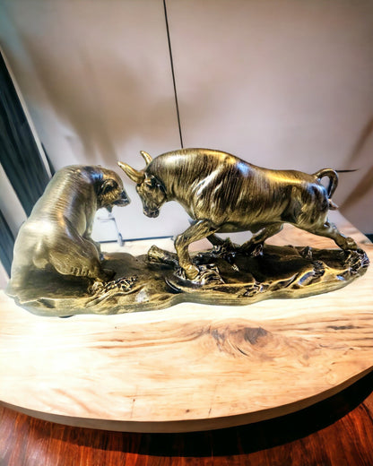 Skulptur "Två rivaler" - Tjur och Björn - Symbolik för Finansmarknaden, Möjlighet till Gravyr - Kopparfärg