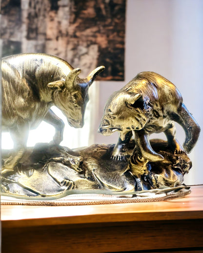 Skulptur "Två rivaler" - Tjur och Björn - Symbolik för Finansmarknaden, Möjlighet till Gravyr - Kopparfärg