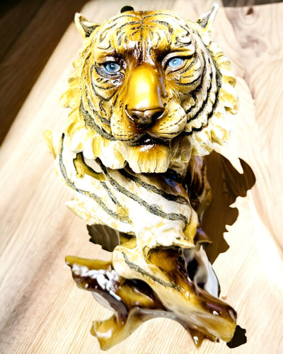 Statuett "Tiger Djungelns Kung" med Graveringsalternativ, figur 29 cm hög, dekoration som present