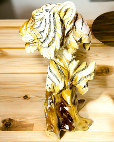 Statuett "Tiger Djungelns Kung" med Graveringsalternativ, figur 29 cm hög, dekoration som present