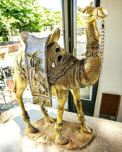 Statuett Ökenvandrare Dekorativ Kamel i Harts med Möjlighet till Gravyr