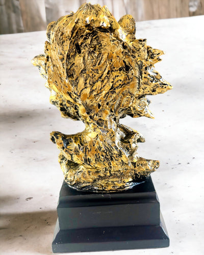 Kunglig Lejon - Majestätisk Dekorativ Figur med Graveringsmöjlighet, 2 färgvarianter att välja mellan, som present