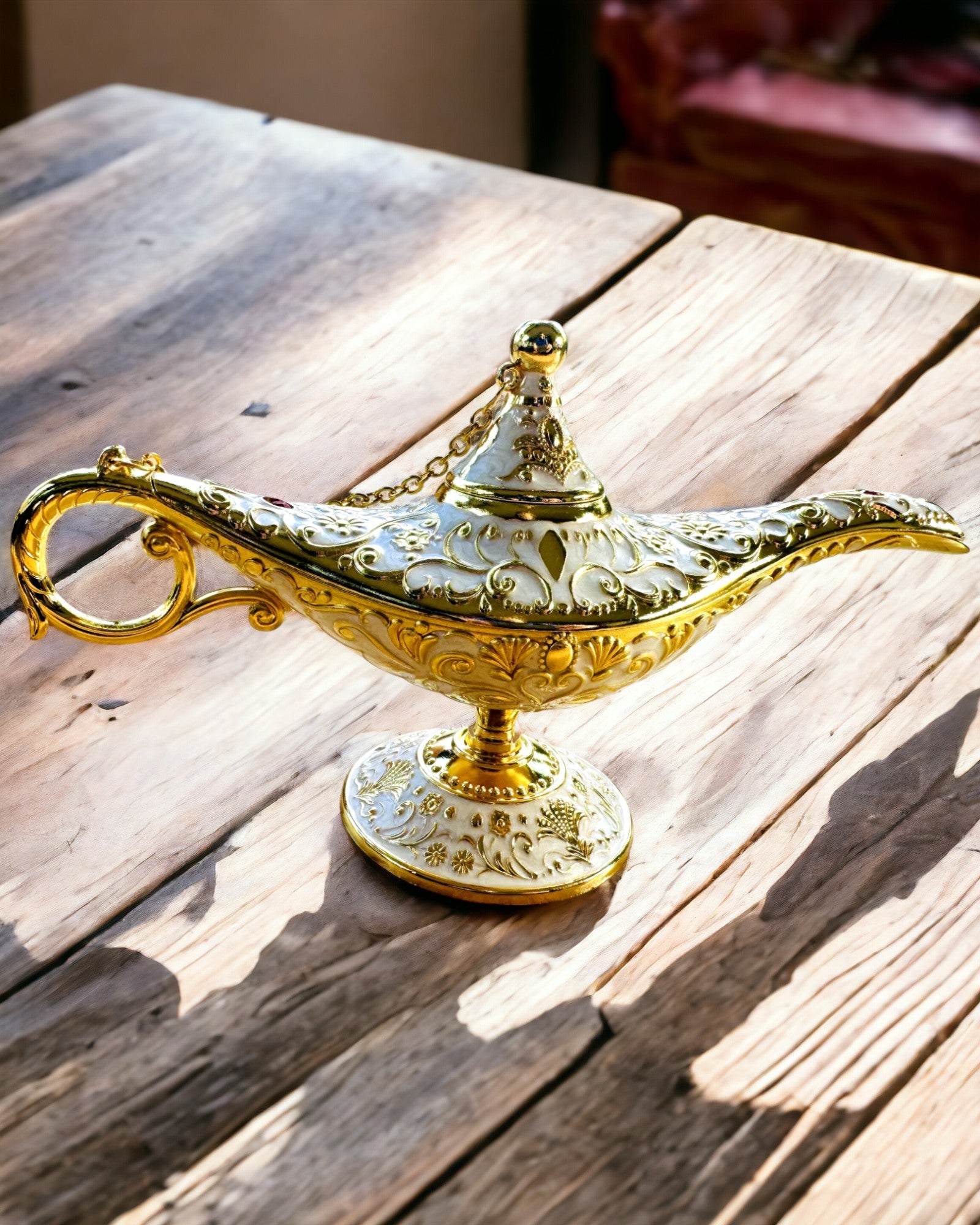 Magisk Aladdins Lampa med Graveringsalternativ - Vit Variant, flätad med guld