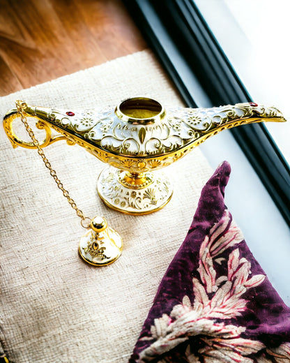 Magisk Aladdins Lampa med Graveringsalternativ - Vit Variant, flätad med guld