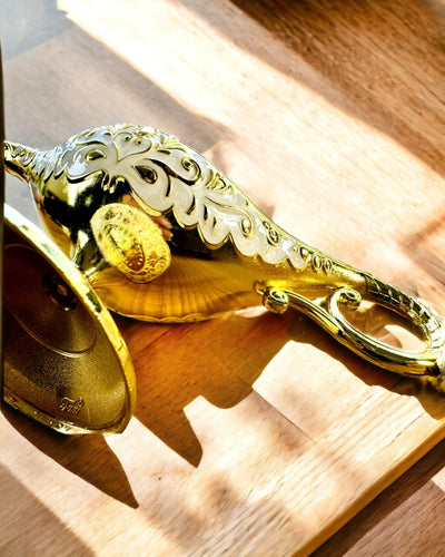 Magisk Aladdins Lampa med Graveringsalternativ - Vit Variant, flätad med guld