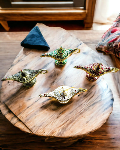 Magisk Aladdins Lampa med Graveringsalternativ - Vit Variant, flätad med guld