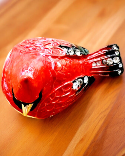 Elegant smyckeskrin i form av en kardinal med möjlighet till gravyr