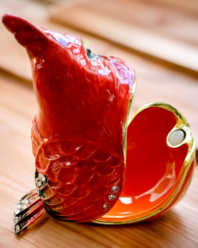 Elegant smyckeskrin i form av en kardinal med möjlighet till gravyr