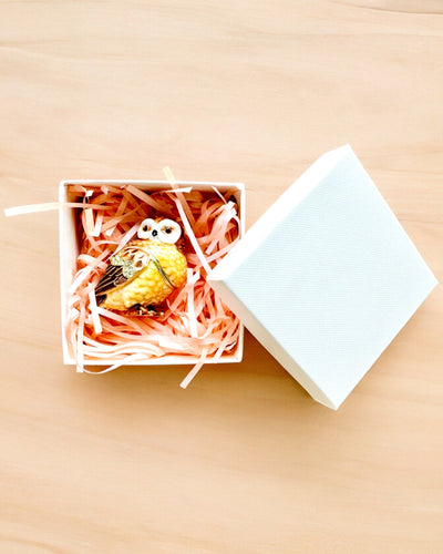 Charmig Uggla med Kristaller - Smyckesgömma med möjlighet till personlig gravyr, present