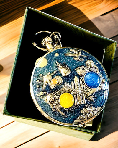 Fickur "Astrum Temporis" - Guldinramning. Möjlighet till personlig gravyr